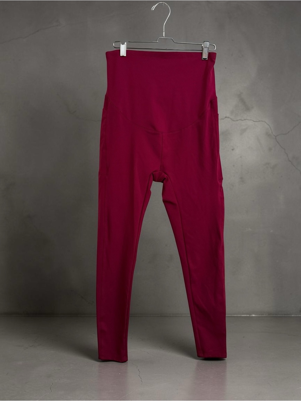 High-Rise Performance Leggings in Berry
